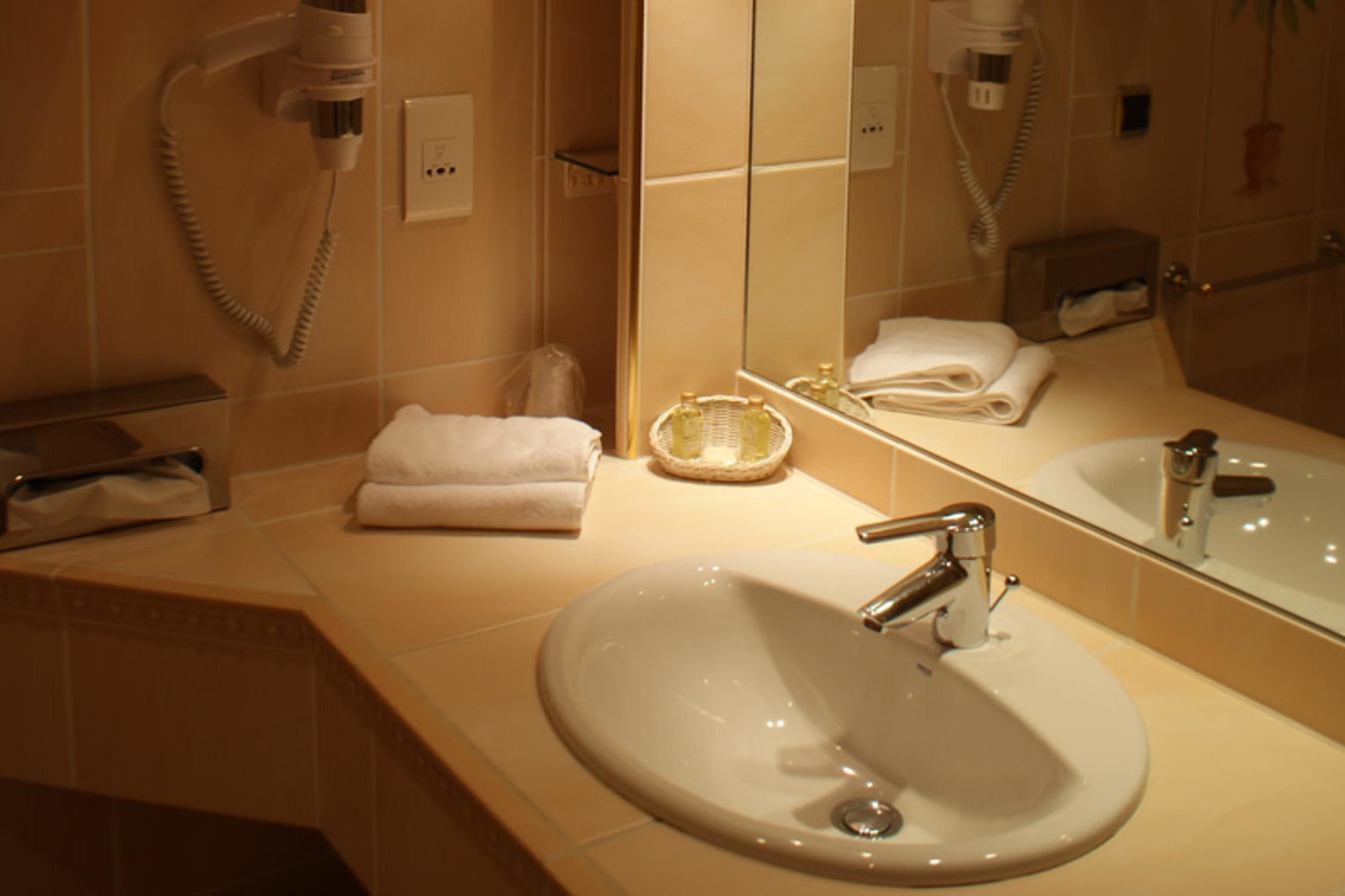 comfort double room | bathroom sink