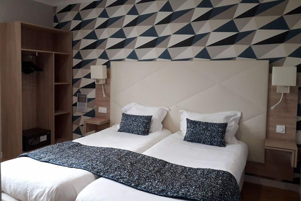 16 bedrooms, in-room safe, desk, blackout drapes