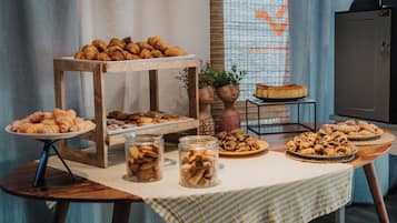 Desayuno autoservicio gratuito y diario