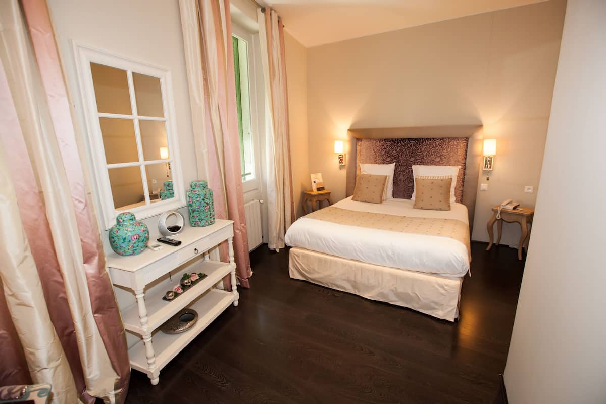 Phòng Suite Junior (Elegance) | Bộ đồ giường cao cấp, két bảo mật tại phòng, phòng cách âm
