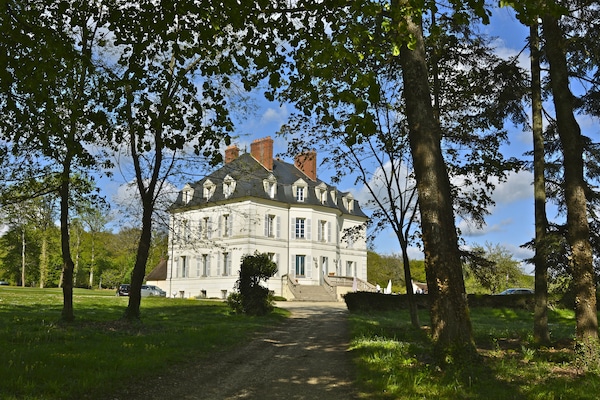 Family Suite | Desk, rollaway beds, free WiFi, bed sheets