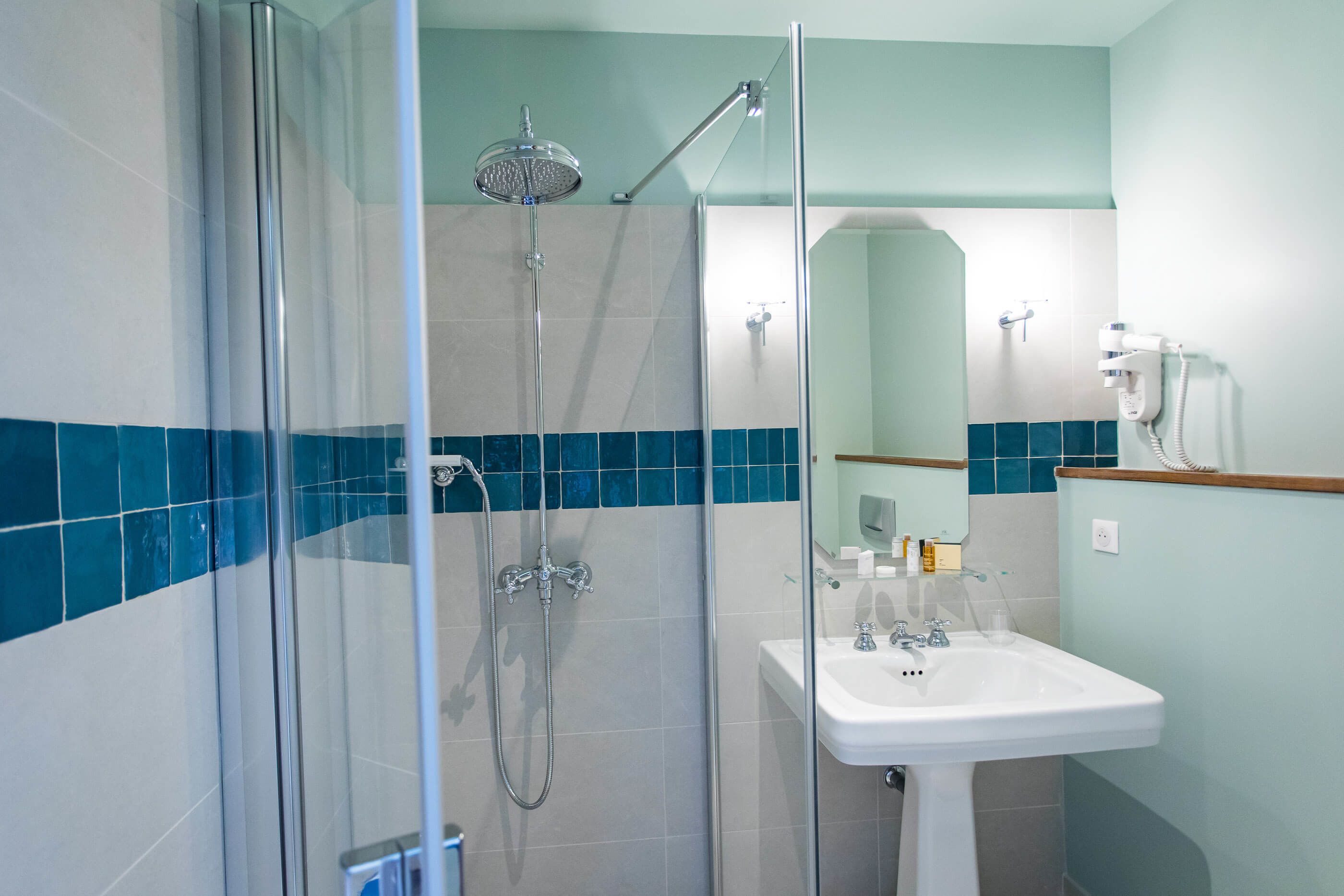 basic room | bathroom | hair dryer, bathrobes, slippers, towels