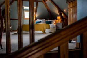 Suite | Desk, rollaway beds, free WiFi, bed sheets