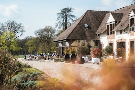 Front of property. Domaine Et Golf Du Roncemay