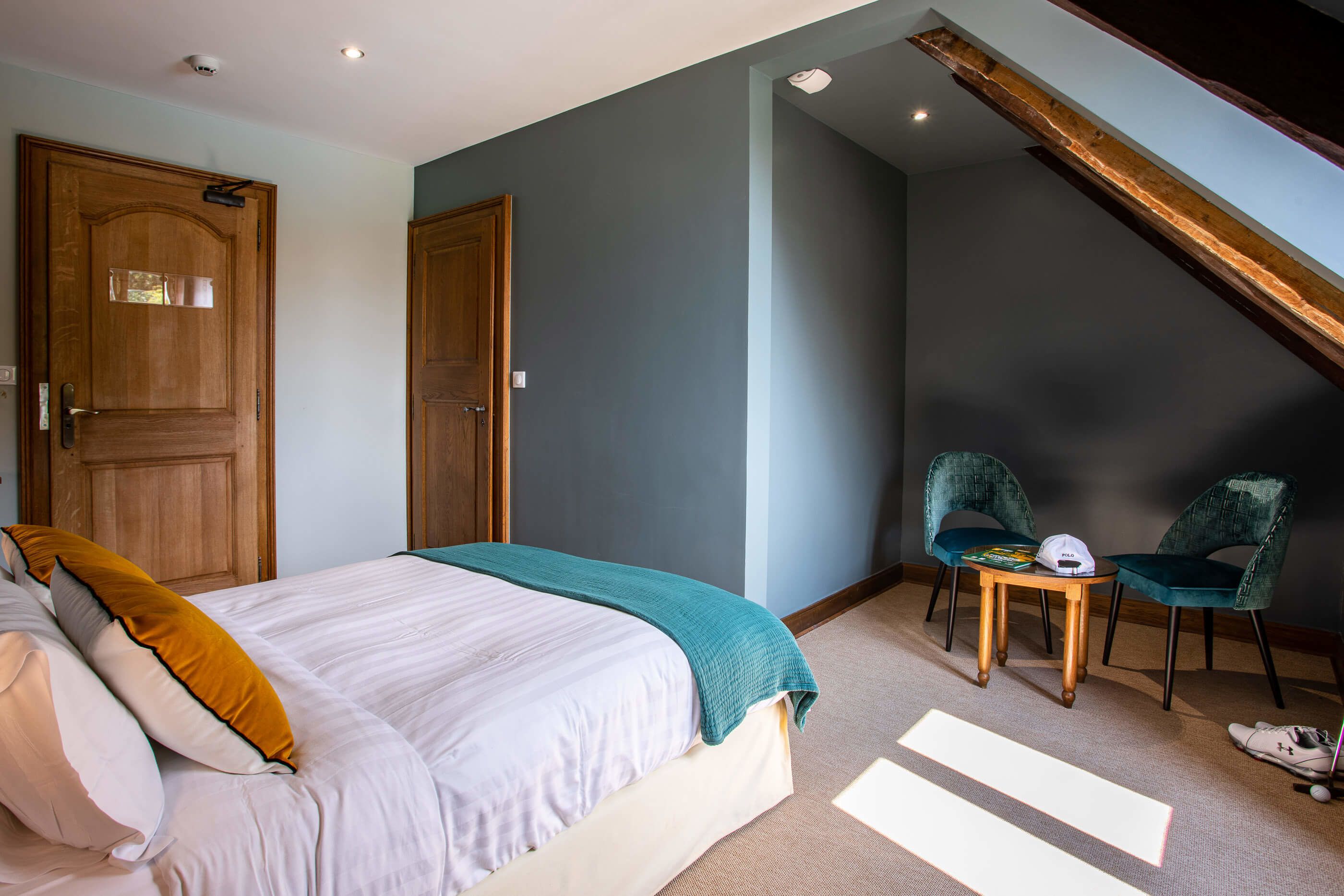 basic room | desk, rollaway beds, free wifi, bed sheets