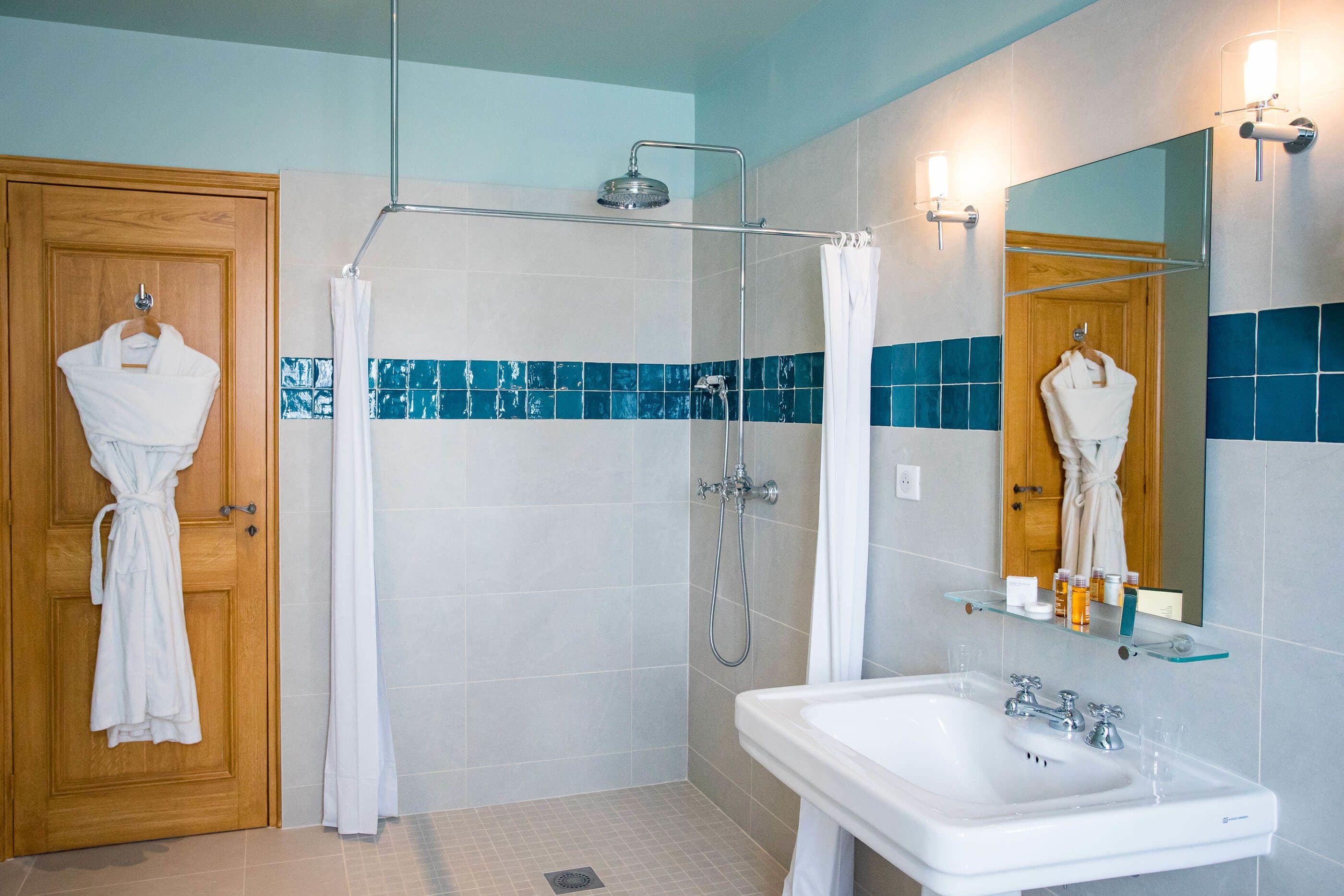 superior double room | bathroom | hair dryer, bathrobes, slippers, towels