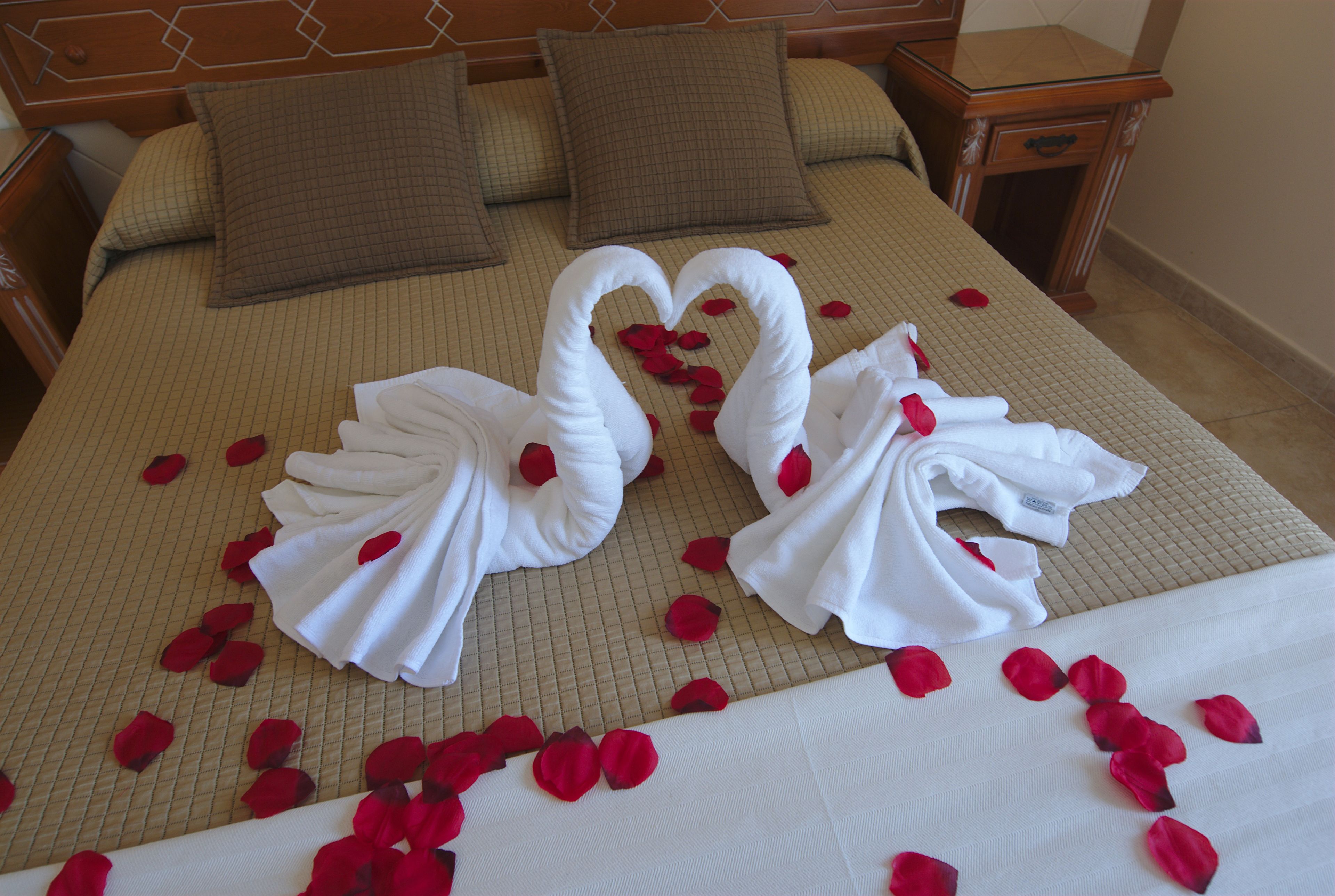 double or twin room | minibar, in-room safe, desk, soundproofing