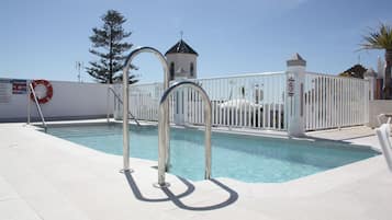 Outdoor pool, pool umbrellas, sun loungers