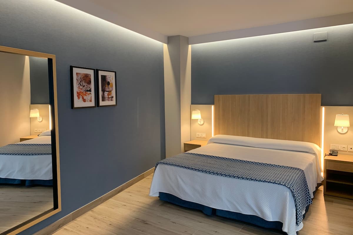 superior room | minibar, in-room safe, desk, soundproofing