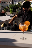 Bar junto a la piscina
