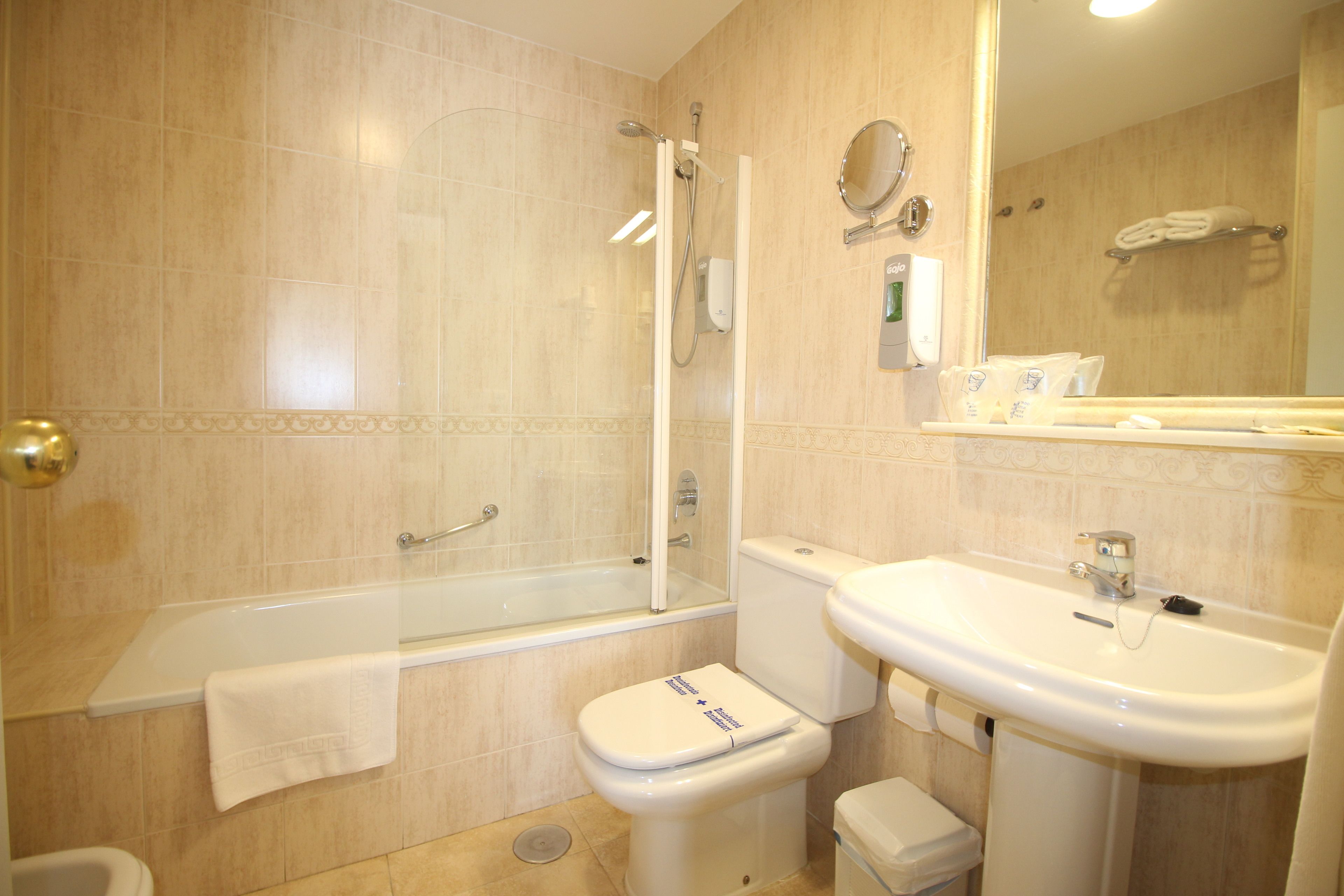 double or twin room | bathroom | free toiletries, hair dryer, bidet, towels