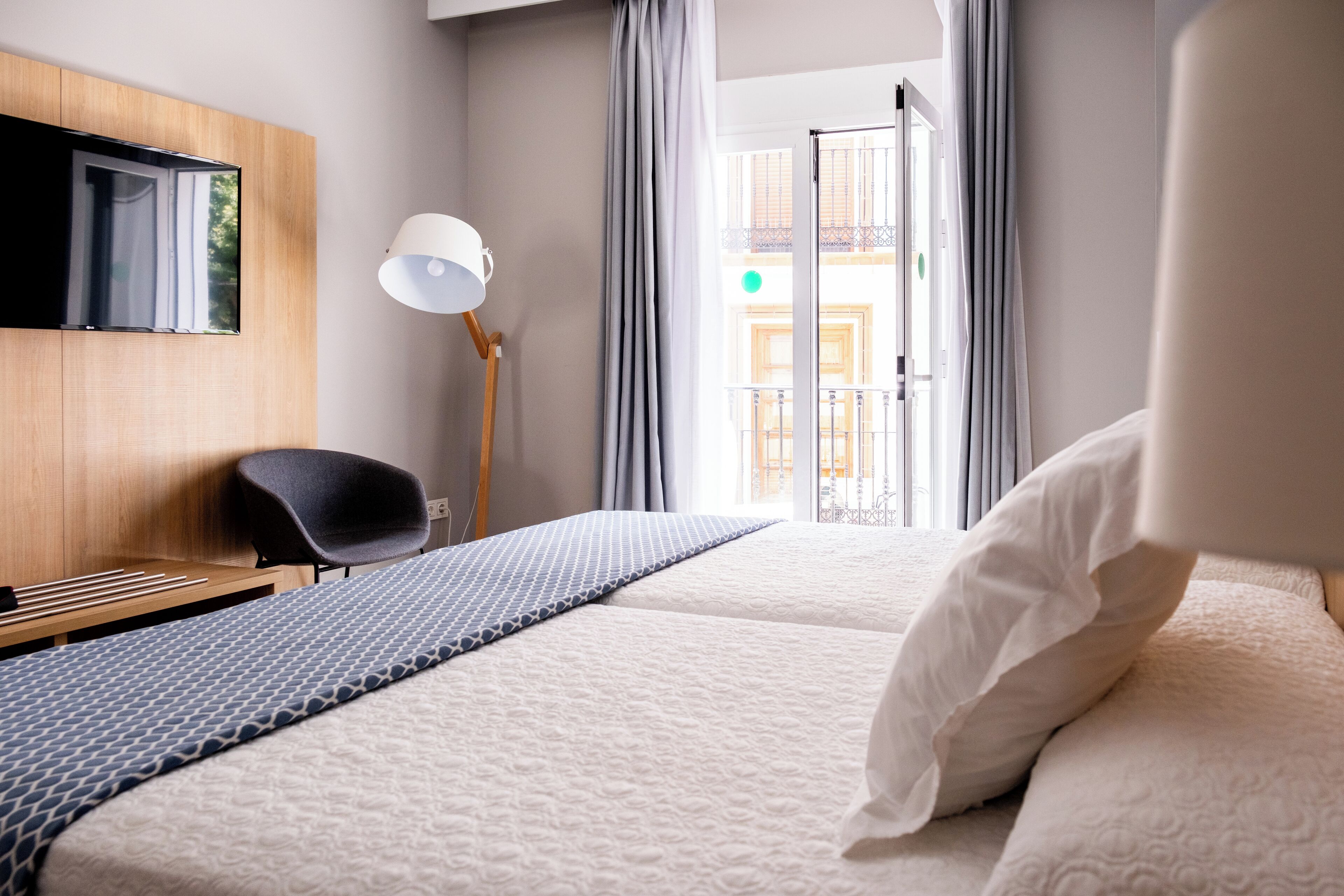 Rom – superior | Minibar, safe på rommet, skrivebord og lydisolert