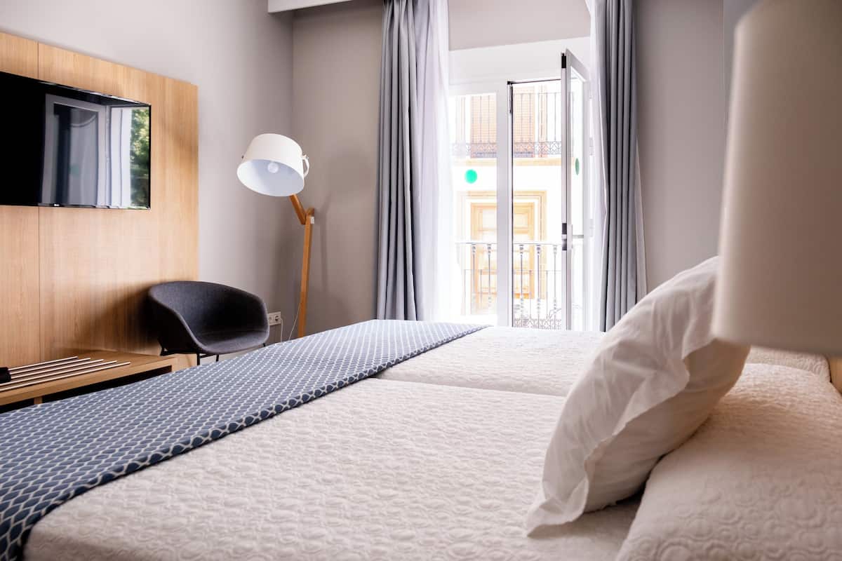 Superior Room | Minibar, in-room safe, desk, soundproofing