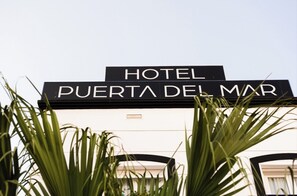 Exterior - Puerta del Mar (Nerja)