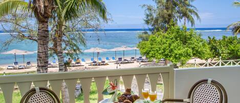 Superior Double Room, Ocean View | Premium bedding, minibar, in-room safe, desk