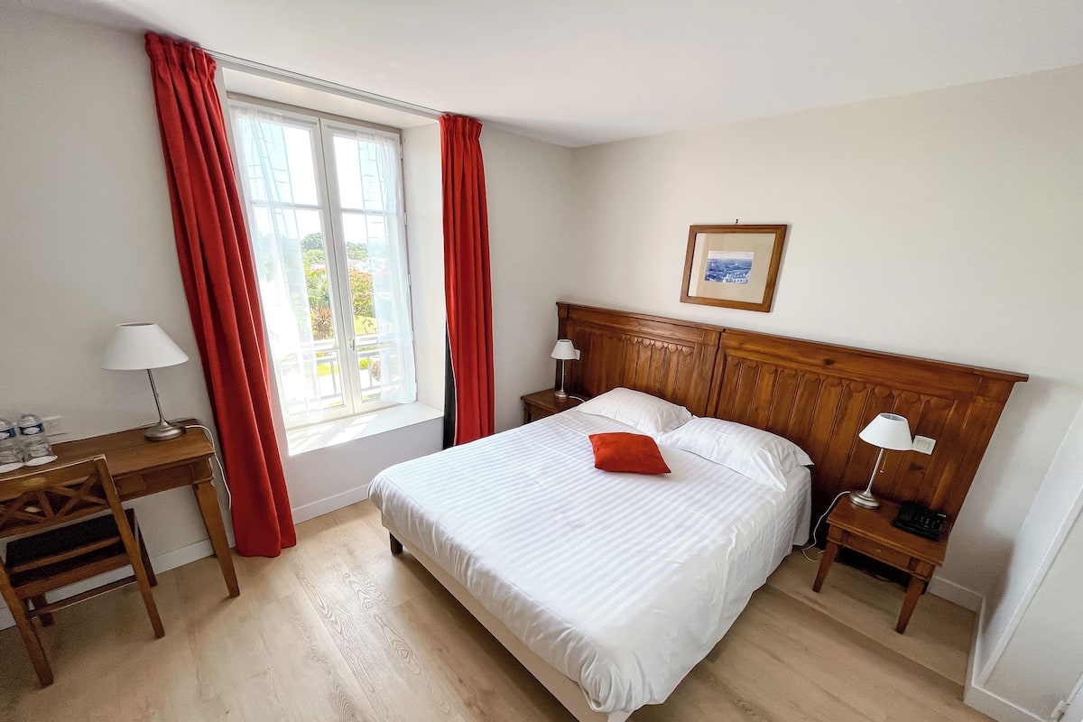 Superior Double Room, Bay View | 2 bedrooms, premium bedding, in-room safe, desk