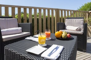 Daily buffet breakfast for a fee - Hotel Du Tumulus (Carnac)