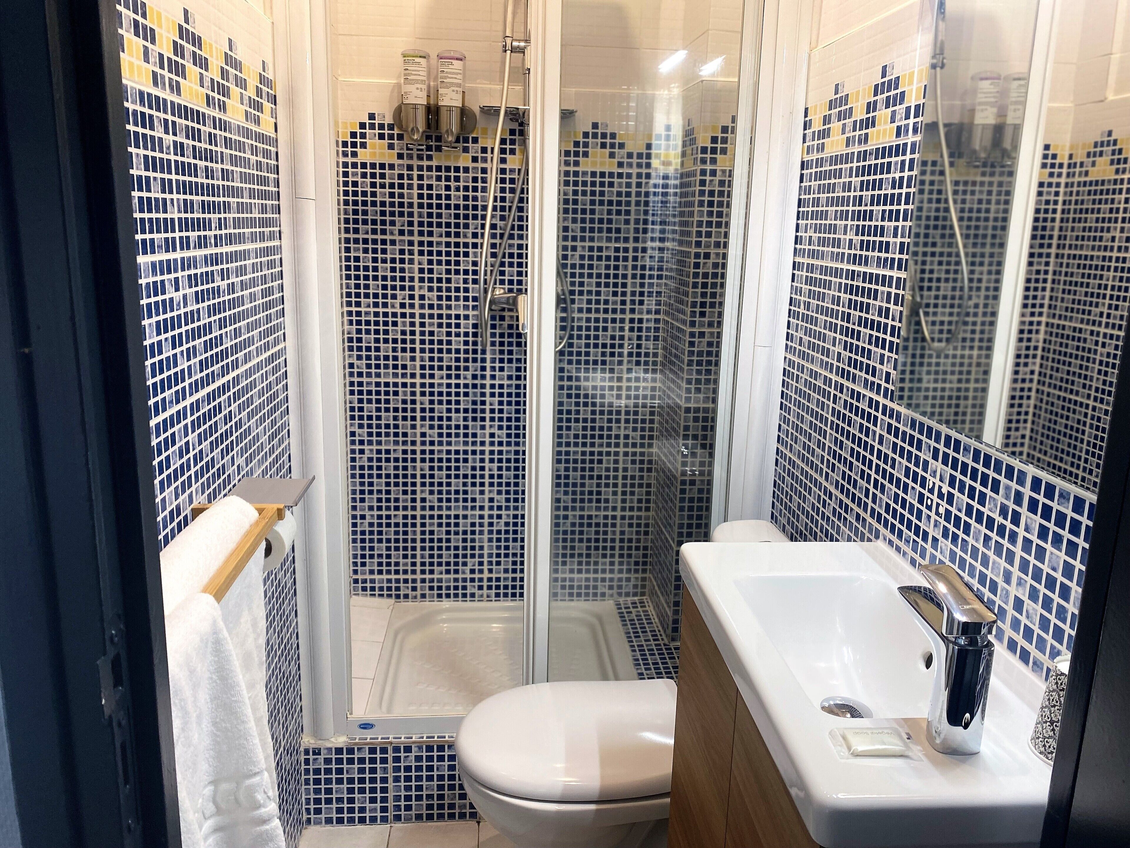 single room | bathroom | free toiletries, hair dryer, towels