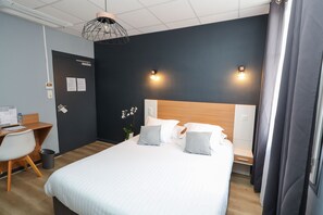 Klassieke kamer, 1 tweepersoonsbed | Een bureau, geluiddichte muren, gratis babybedden, reisbedje
