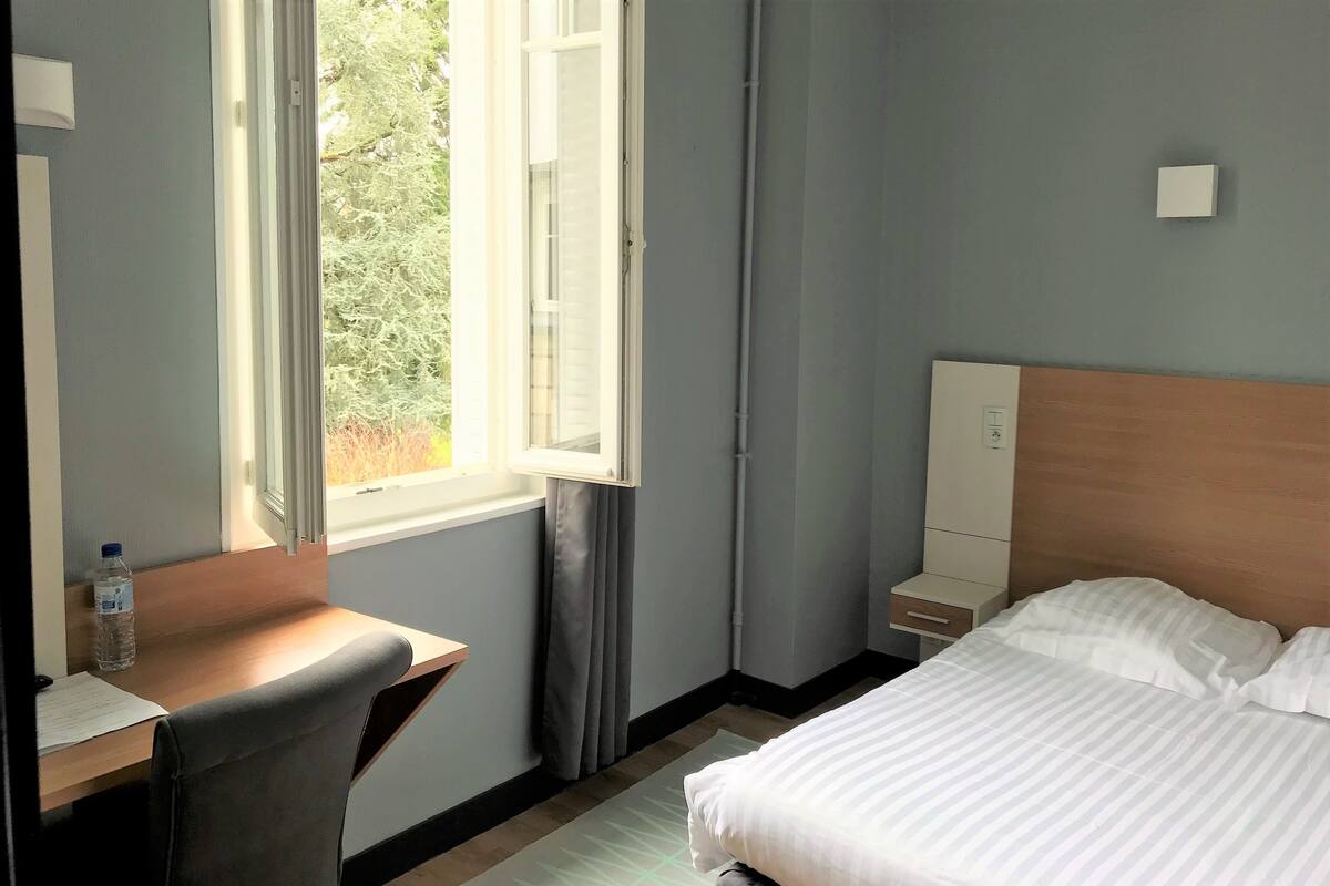 Single Room | Desk, soundproofing, free cots/infant beds, free WiFi