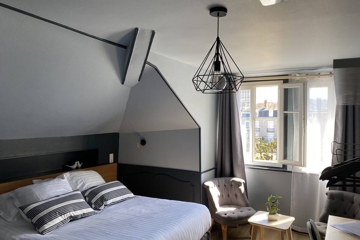 classic room, 1 double bed | desk, soundproofing, free cots/infant beds, free wifi