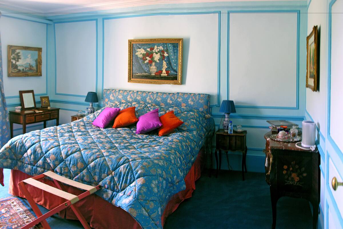 Habitación doble (Bleue) | Ropa de cama de alta calidad, escritorio, camas extra y wifi gratis