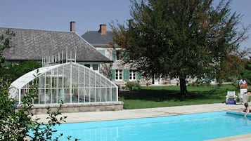 Piscine extérieure, piscine chauffée