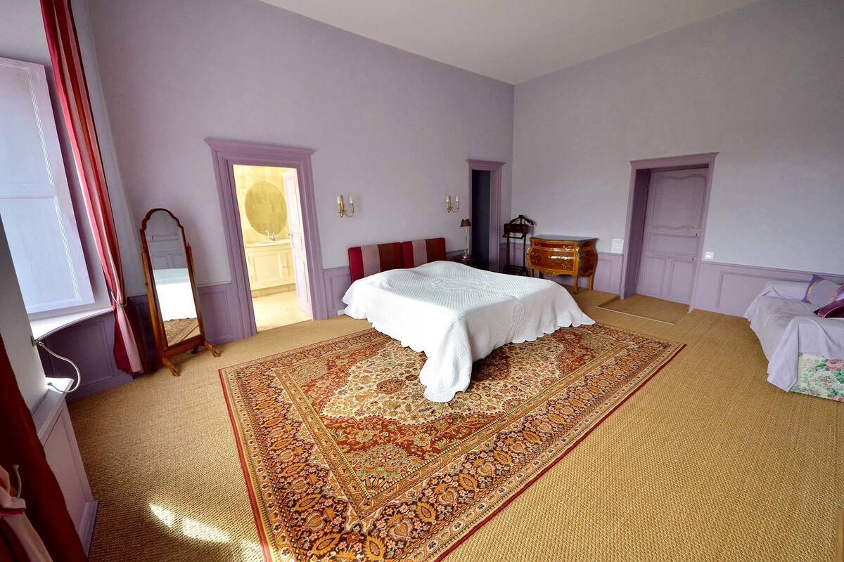 Chambre Double (Lady Diana) | Rideaux occultants, Wi-Fi gratuit, décoration personnalisée