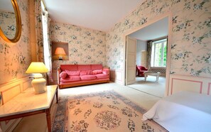 Vierbettzimmer (Sissi l’Impératrice) | Individuell dekoriert, individuell eingerichtet, Verdunkelungsvorhänge