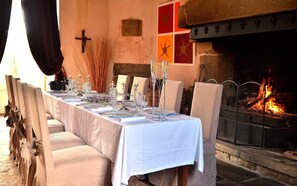 Dinner served  - Chateau De La Motte Beaumanoir (Pleugueneuc)
