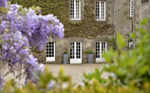 Property grounds - Chateau De La Motte Beaumanoir (Pleugueneuc)