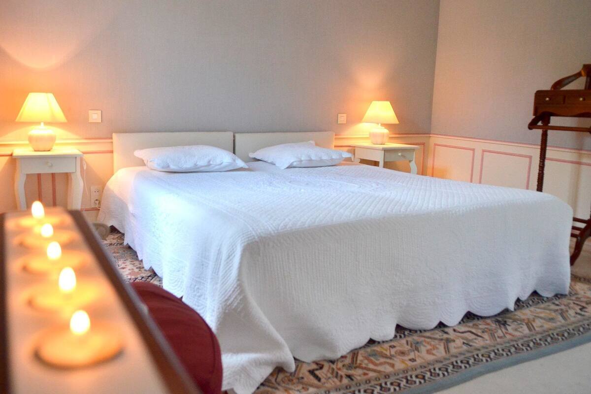 Chambre Quadruple (Sissi l’Impératrice) | Rideaux occultants, Wi-Fi gratuit, décoration personnalisée