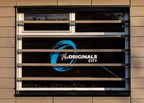 Una ventana con un logotipo y el texto "The Originals City".