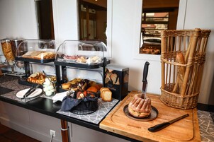 Daily buffet breakfast (EUR 14.00 per person)