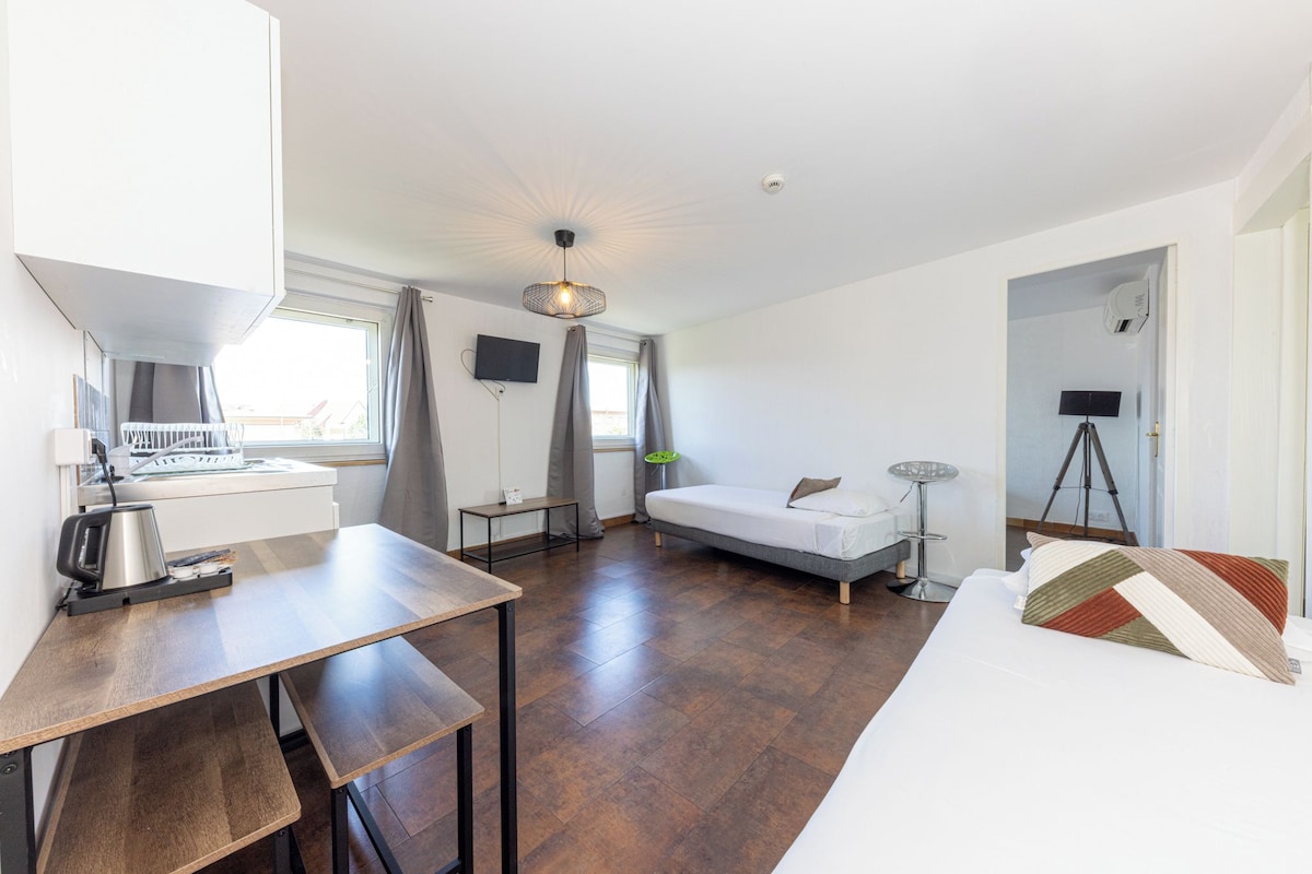 Apartment | Desk, laptop workspace, WiFi (free), bed sheets