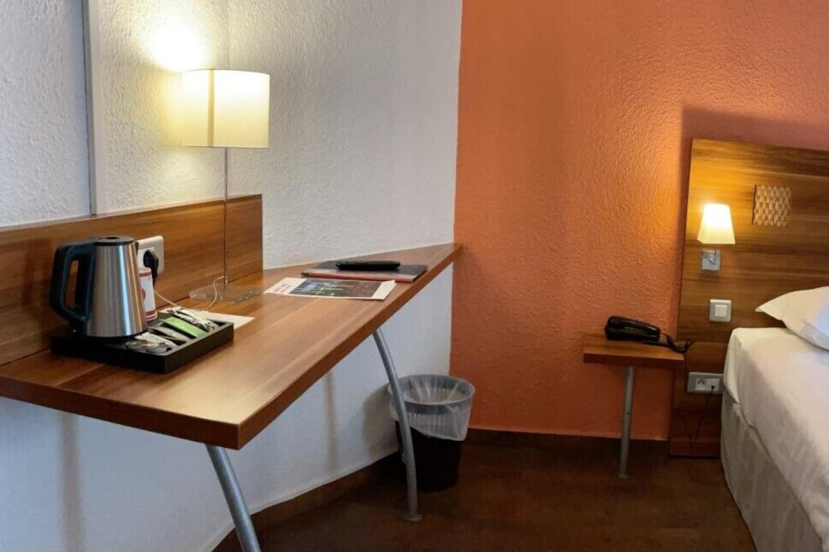 Classic Twin Room | Een bureau, een laptopwerkplek, gratis wifi, beddengoed