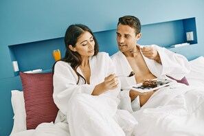 Premium Apartment, 1 Bedroom, Balcony, Pool View | 1 bedroom, premium bedding, in-room safe, laptop workspace