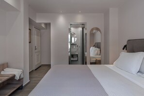Double Room, Balcony | Premium bedding, in-room safe, desk, laptop workspace