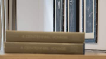 Habitación familiar | Ropa de cama de alta calidad y caja de seguridad en la habitación