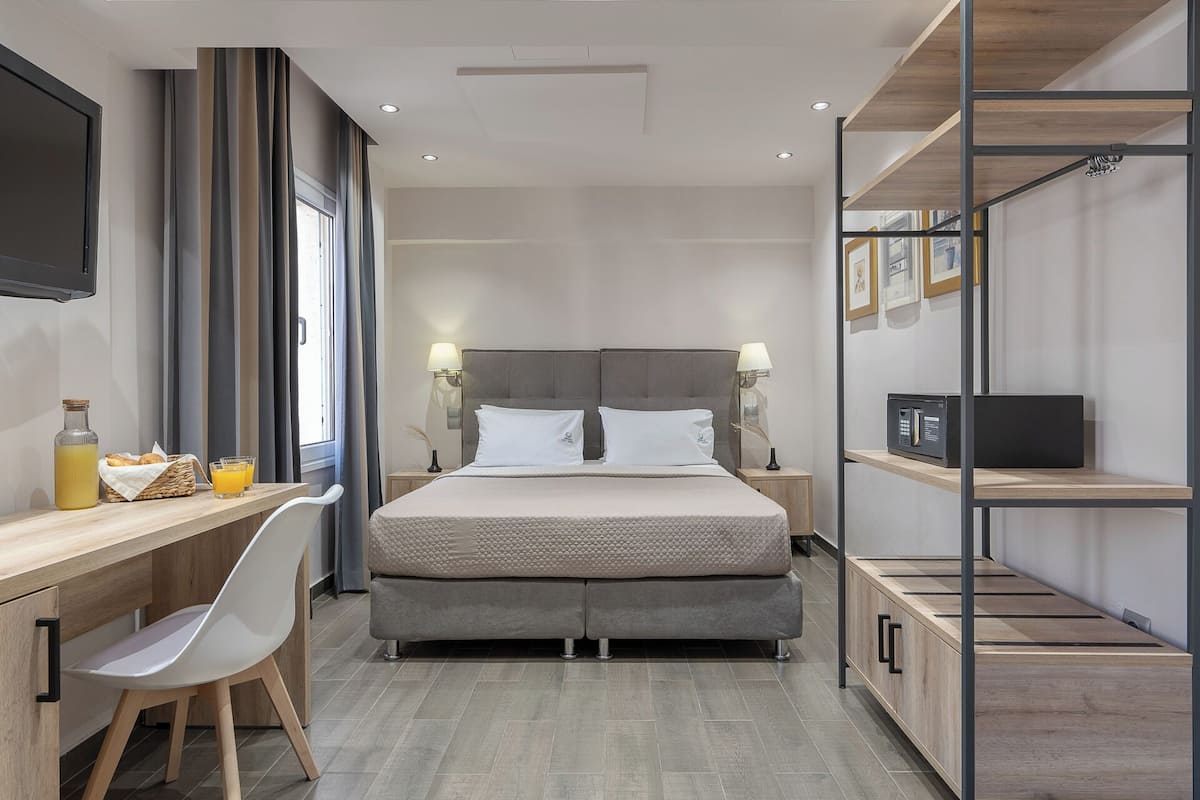 family room | 1 bedroom, premium bedding, in-room safe, desk