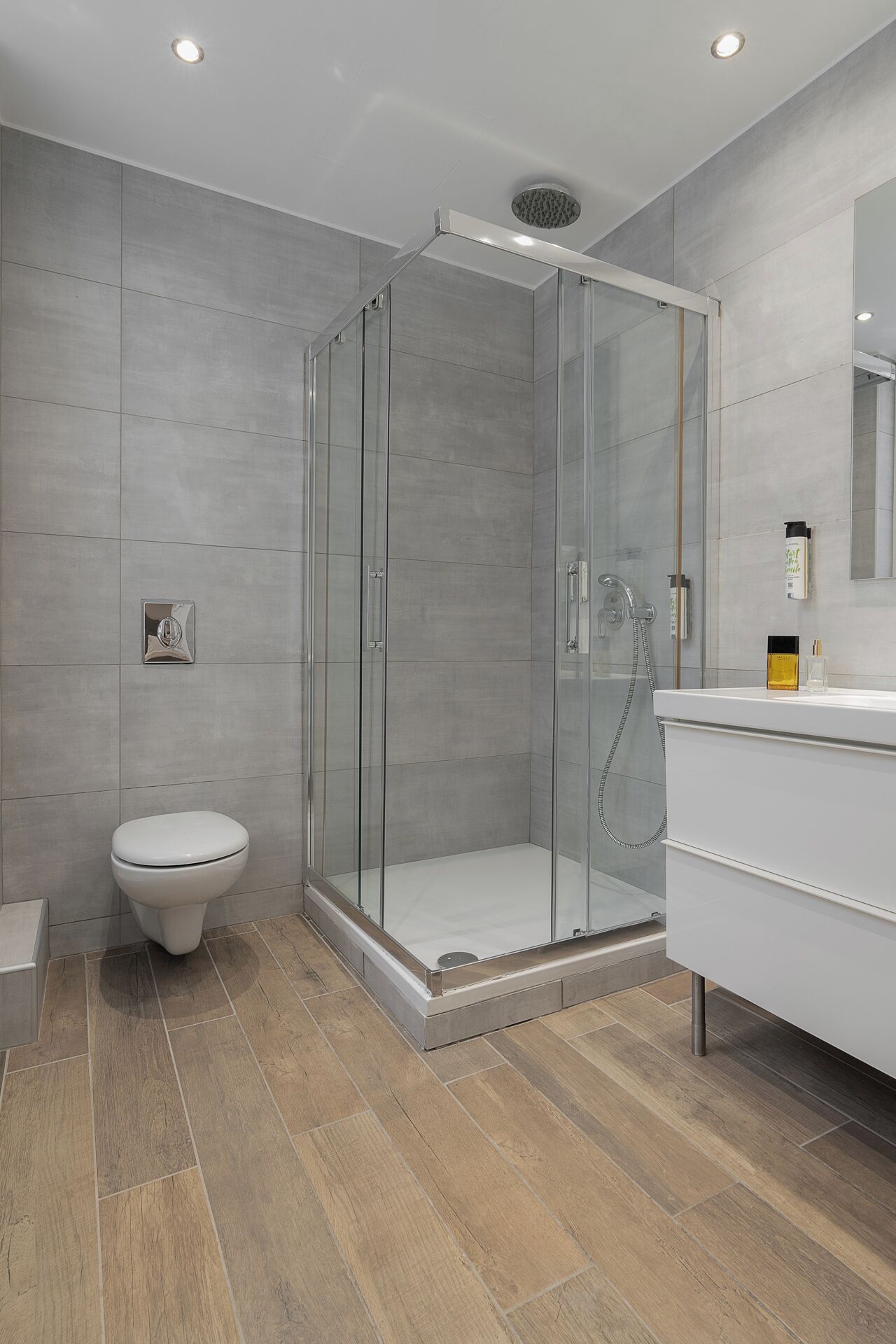 double or twin room | bathroom | eco-friendly toiletries, hair dryer, slippers, towels