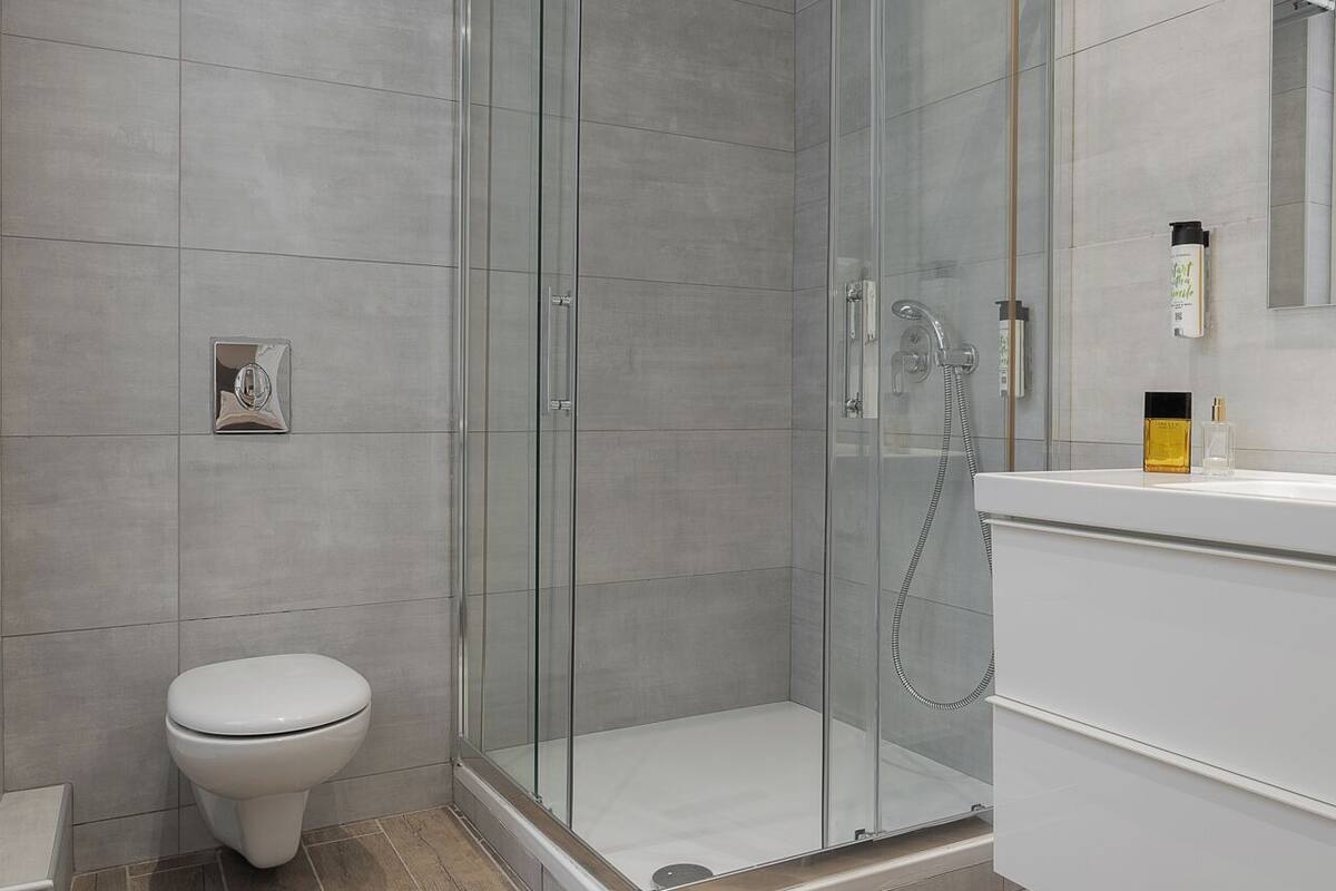 double or twin room | bathroom | eco-friendly toiletries, hair dryer, slippers, towels