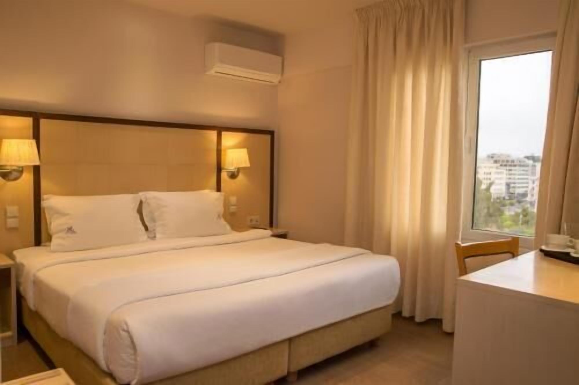 Premium bedding, in-room safe, desk, laptop workspace