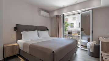 Premium bedding, in-room safe, desk, laptop workspace