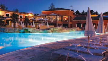 Seasonal outdoor pool