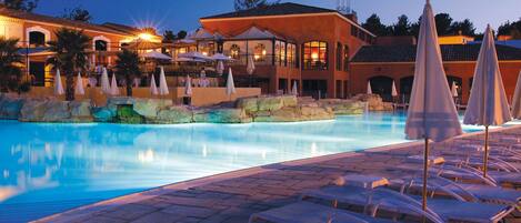 Seasonal outdoor pool