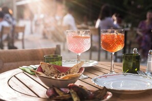 2 restaurants, lunch, dinner served; French cuisine