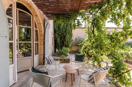 Suite Deluxe, terrazzo | Terrazza/patio. Les Petites Maisons - Hameau des Baux