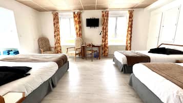 Family Room, Multiple Beds