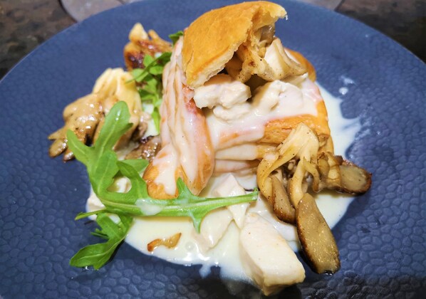 Breakfast, lunch, dinner served; French cuisine, garden views 